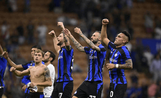 充满竞争的 充满竞争的