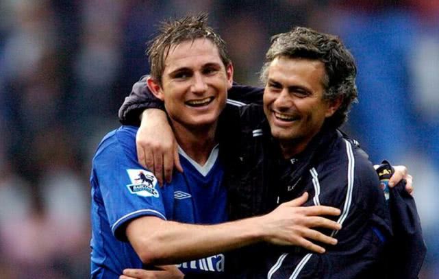 中的两位典 中的两位典